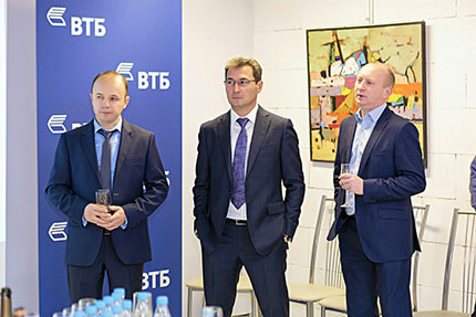 ВТБ в Башкортостане пригласил клиентов на выставку Ван Гога